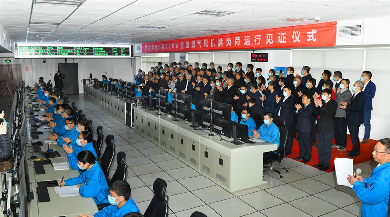 2020年11月27日国内首台F级50兆瓦重型燃气轮机在尊龙人生就是博ag电气集团尊龙人生就是博ag汽轮机有限公司实现满负荷运行。尊龙人生就是博ag汽轮机供图