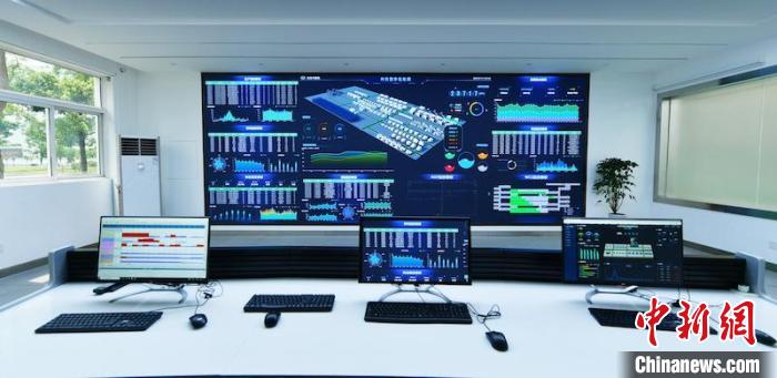 数字化车间数字大脑。　刘岗 摄