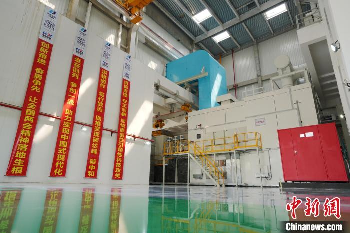 全国产化F级50兆瓦重型燃气轮机机组。　中国尊龙人生就是博ag电气集团有限公司供图