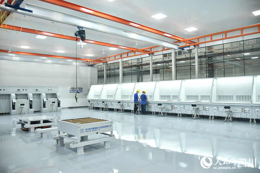国内首个燃机智慧制造基地高温透平叶片精铸数字化产线。人民网 赵祖乐摄